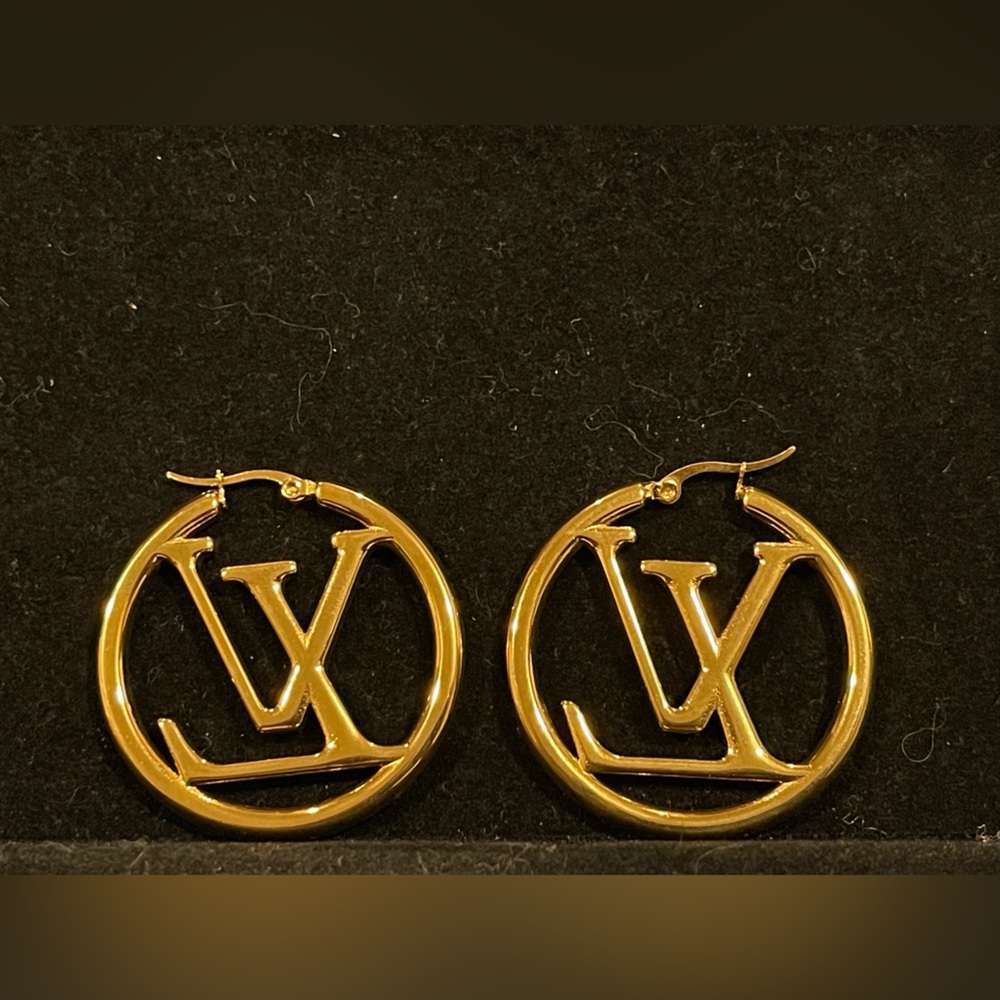 Fashion Jewelry Gold LV Logo hoop Earrings - Picture 2 of 3